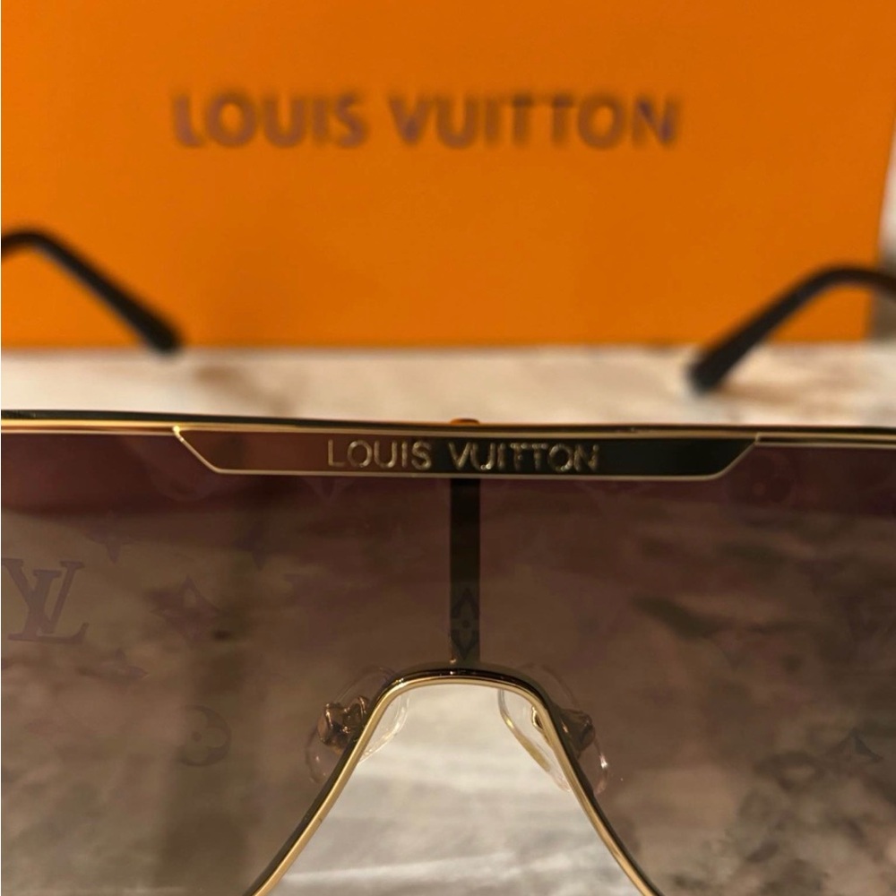 Louis Vuitton Gold-Tinted Sunglasses - Picture 5 of 6